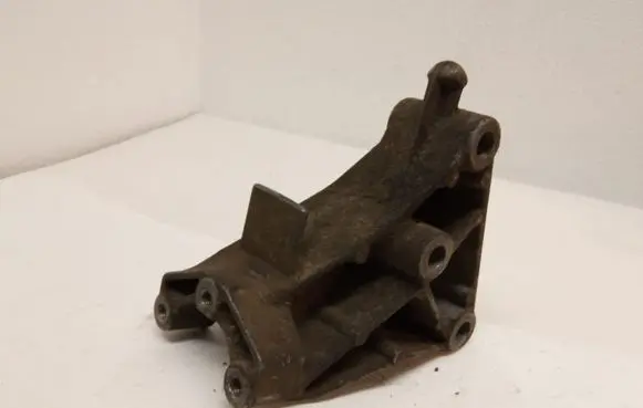 Opel Vectra B Engine mounting bracket 90497583