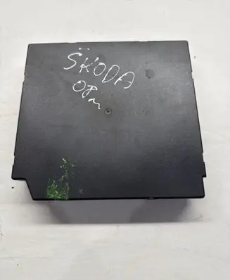 Skoda Octavia Mk2 (1Z) Central body control module 1K0937087