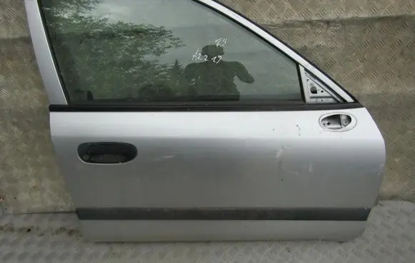Mitsubishi Carisma Front door