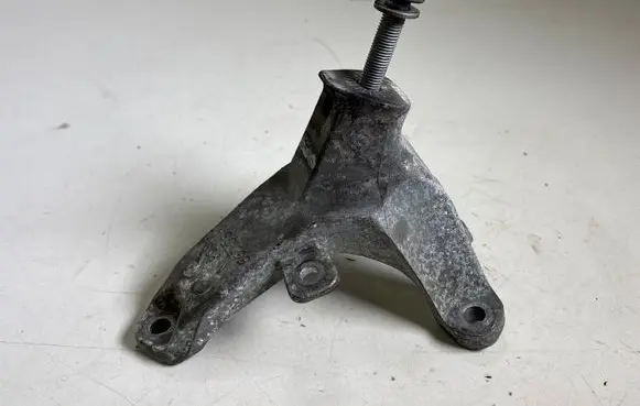 Audi A7 S7 4G Engine mounting bracket 18643F211