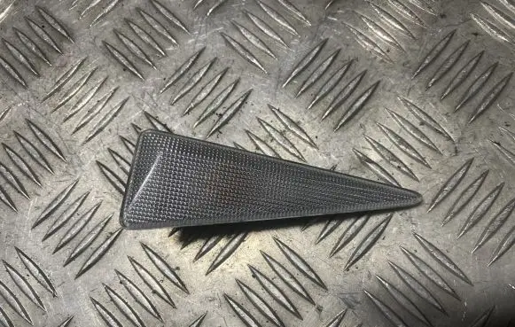 Front fender indicator light