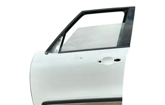 Fiat 500L Front door