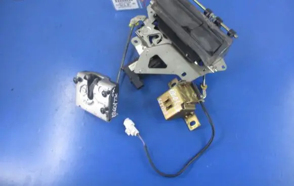 Ford Maverick Tailgate/trunk/boot lock/catch/latch