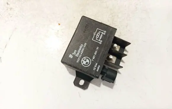BMW 5 GT F07 Coolant fan relay 7661503 v23132-a2001-x26