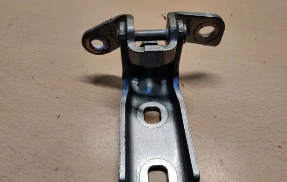 Chevrolet Malibu Rear door lower hinge 80063 J30618