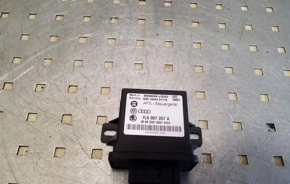 Volkswagen Touareg I Light module LCM 7L6907357A 5WK49171B