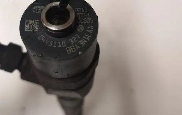 Opel Insignia A Fuel injector 0445110327