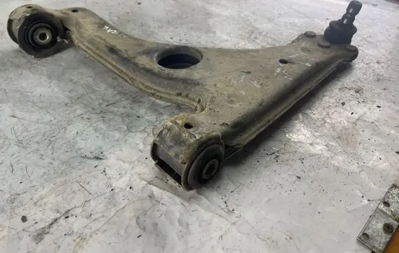 Opel Zafira A Front lower control arm/wishbone