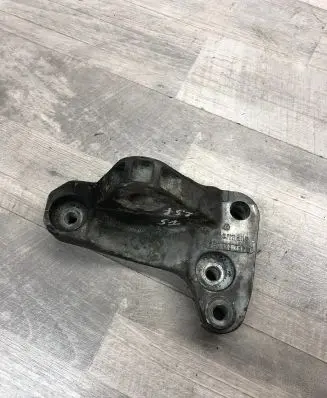 Volkswagen Multivan T5 Engine mounting bracket 7H0199207B