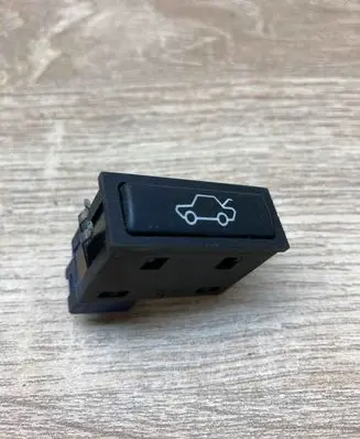 BMW 5 E39 Tailgate/trunk/boot open switch 8365579 03052500