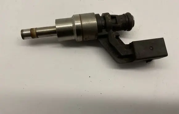 Skoda Octavia Mk2 (1Z) Fuel injector 03C906036a
