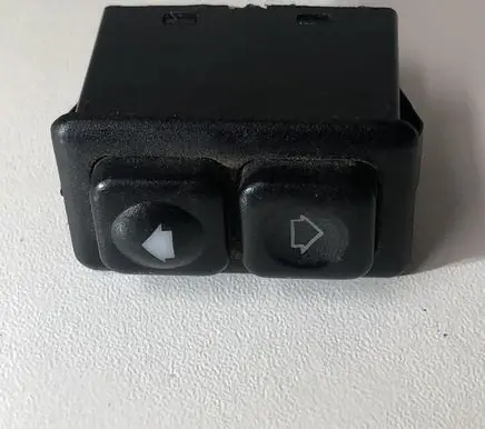 BMW 5 E28 Electric window control switch 1377905 03831820