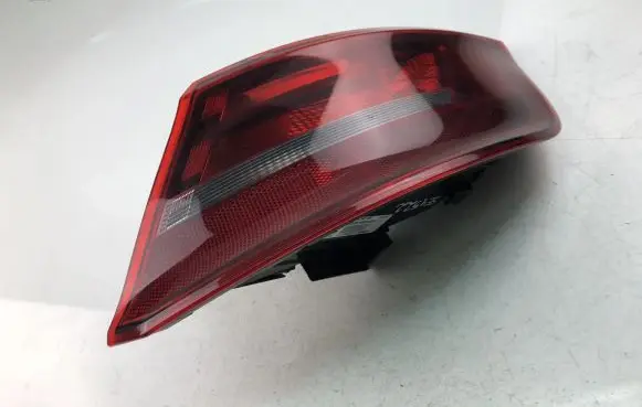 Audi A3 S3 8V Tailgate rear/tail lights 8V4945096