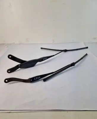 Mercedes-Benz C W204 Front wiper blade arm A2048200344