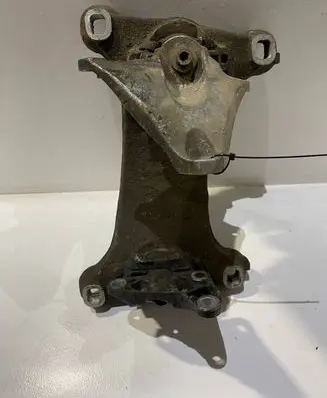 Audi A8 S8 D3 4E Engine mounting bracket 4E0399231N