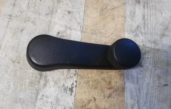 Volkswagen PASSAT B6 Rear door window winding handle 6Q0837581A