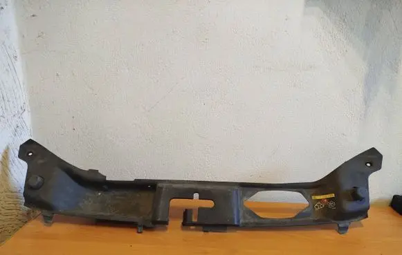 Volvo C30 Engine bonnet/hood lock trim molding 31217837