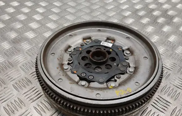 Volkswagen Polo VI Dual mass flywheel 05L105266J