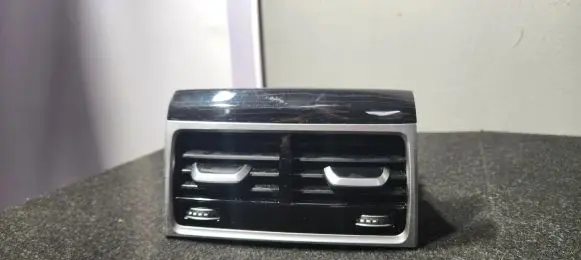 BMW 7 G11 G12 Rear air vent grill 930174508 14032016 0949908