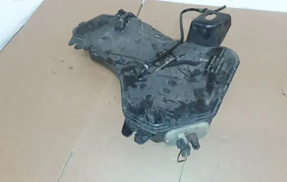 Citroen C5 AdBlue liquid reservoir 9651826480 40030320100