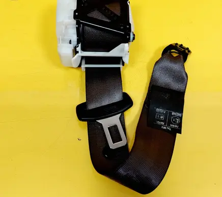 Audi A4 S4 B6 8E 8H Rear seatbelt 040348