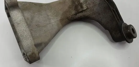 Mercedes-Benz C W203 Engine mounting bracket A1122235204