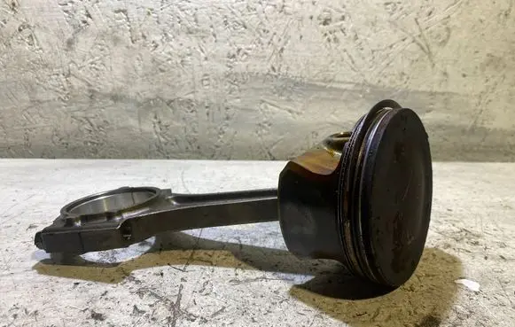 Dodge Challenger Piston with connecting rod