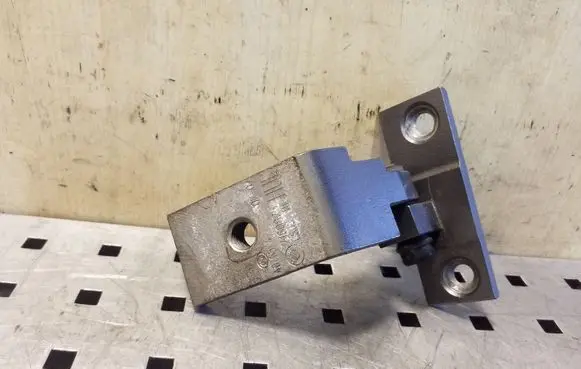 BMW X5 E70 Rear door lower hinge 7160825 A046574