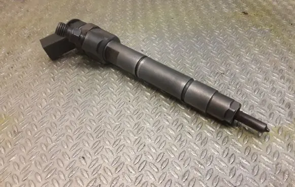 Mercedes-Benz A W169 Fuel injector 6400700787