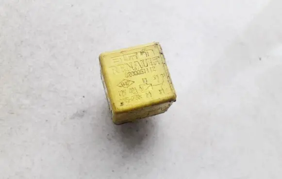 Renault Trafic II (X83) Other relay 8200051112