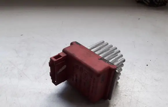 Volkswagen PASSAT B5.5 Heater blower fan relay 