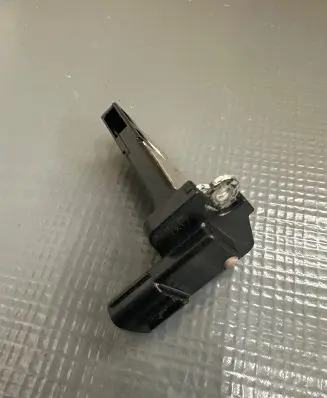 Toyota Avensis T270 Mass air flow meter 2220426010 54321