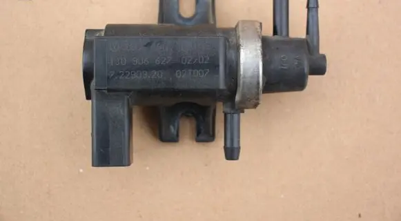 Volkswagen Touareg I Turbo solenoid valve 1J0906627