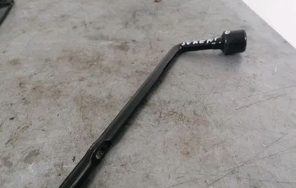 KIA Sorento Wheel nut wrench 