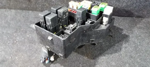 Mitsubishi Carisma Fuse box set b11342