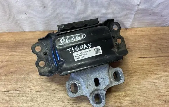 Volkswagen Tiguan Engine mount bracket 5QA199555C