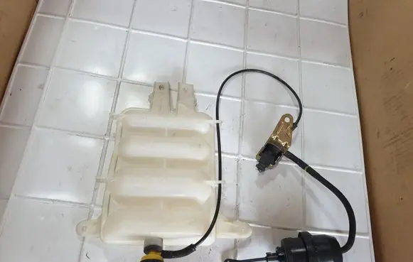 Audi A4 S4 B5 8D Vacuum air tank 8D0820601