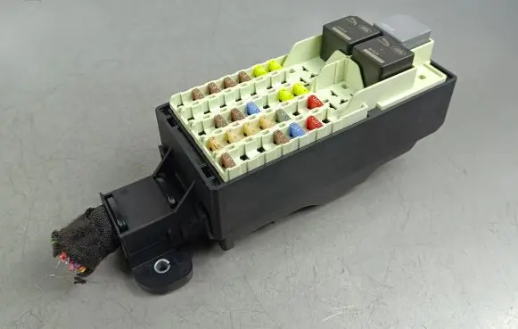 Jaguar F-Pace Fuse module