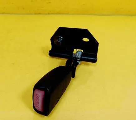 Mitsubishi Carisma Rear seatbelt buckle 