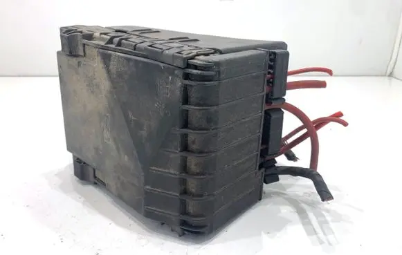 Volkswagen Touran I Fuse box set