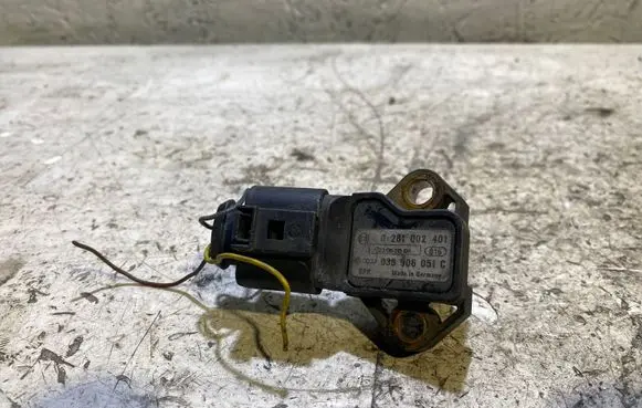 Volkswagen Golf V Air pressure sensor 038906051C 0281002401