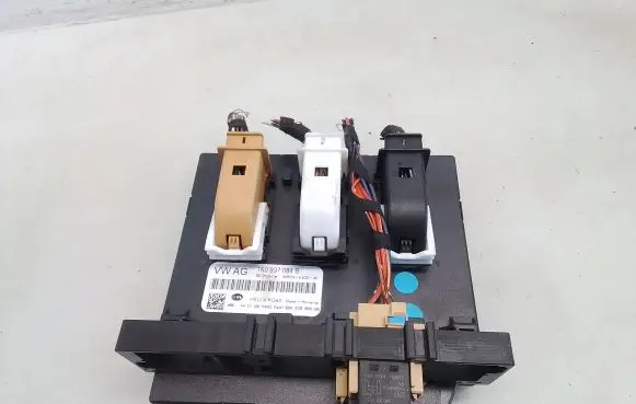Volkswagen Golf VI Comfort/convenience module 1K0937084B
