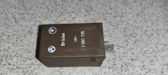 BMW 5 E34 Other relay 1391725