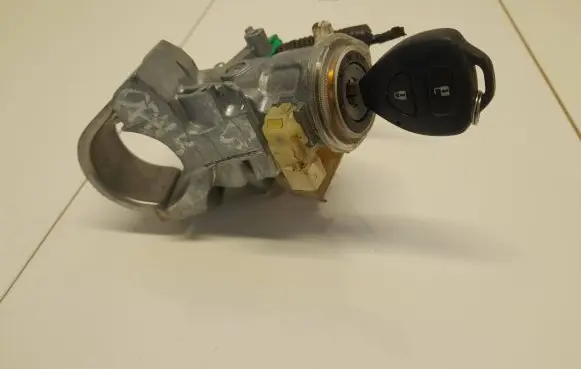 Toyota RAV 4 (XA30) Ignition lock 45020426