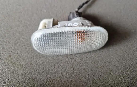 Mitsubishi L200 Front fender indicator light