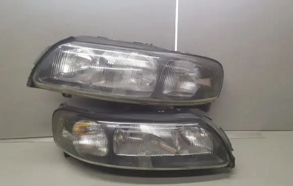 Volvo V70 Headlights/headlamps set 8620686 89004805 8620687