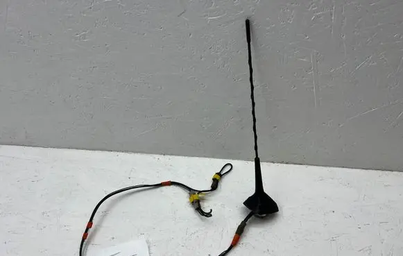 Nissan Leaf II (ZE1) Radio antenna 
