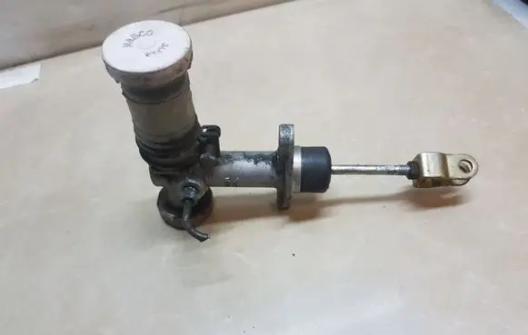 Mitsubishi Pajero Sport I Clutch master cylinder