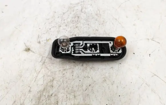 BMW 5 E39 Tail light bulb cover holder 2496339 393390