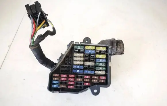 Volkswagen PASSAT B5 Fuse box set